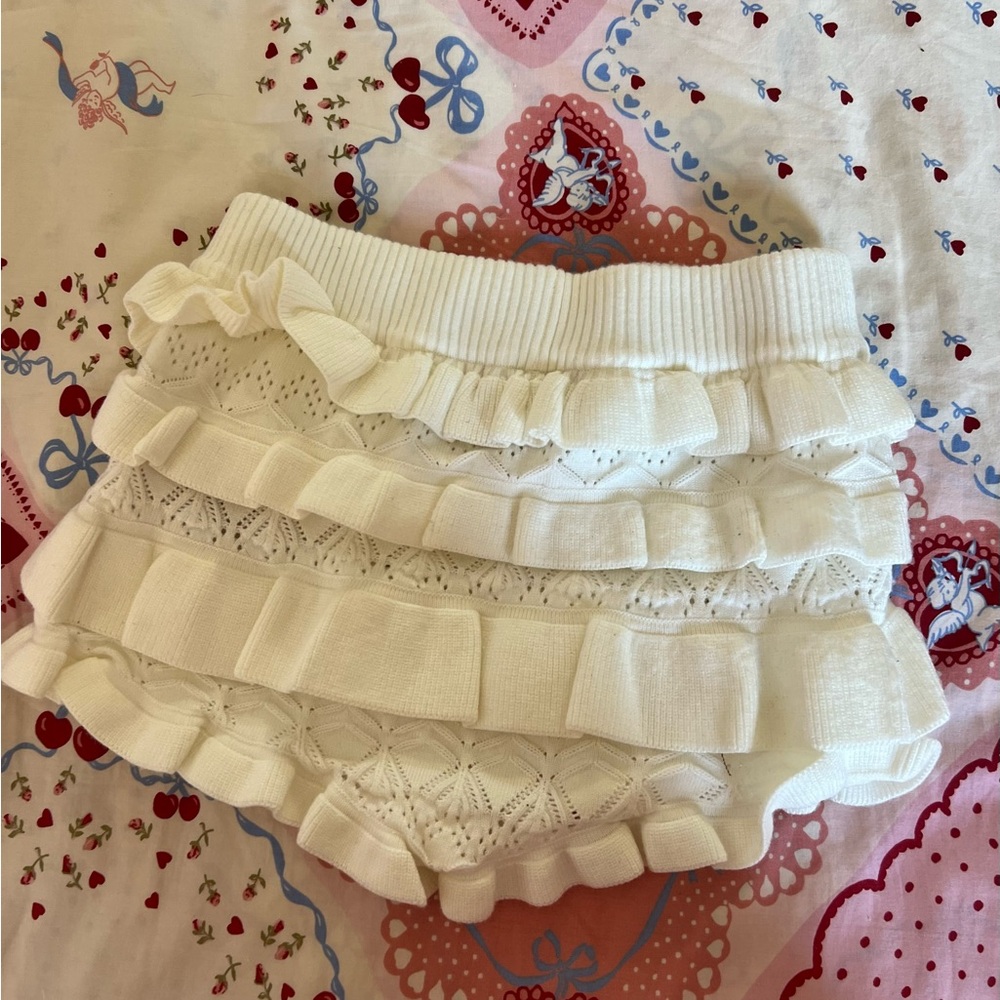 White Ruffled Knit Shorts edikted